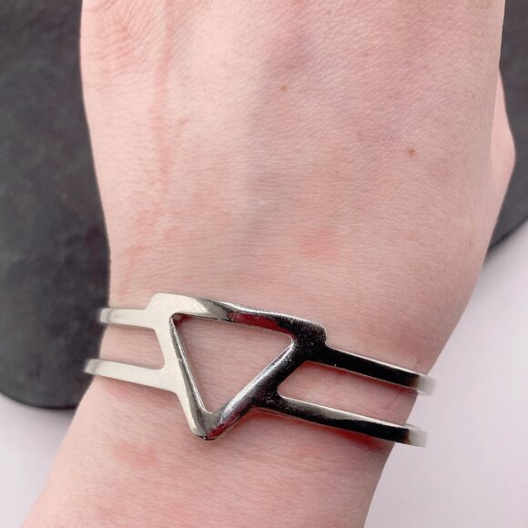 VINTAGE Silver tone metal open triangle design cuff bracelet 70s 80s jewelry - Picture 3 of 8
